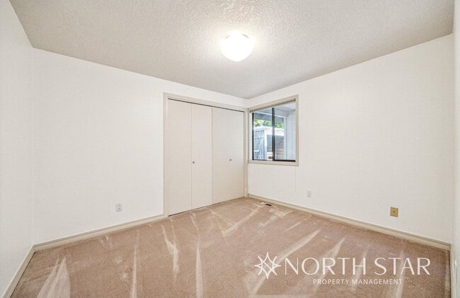 Building Photo - Charming One-Level Home on a Quiet Cul-de-...
