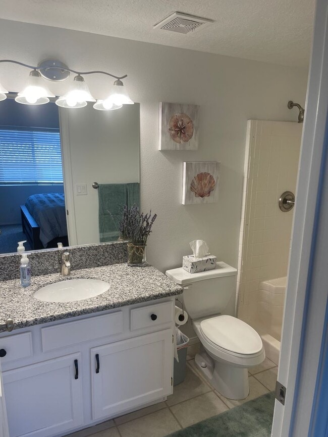 Building Photo - The Falls Upper Level 2 bed/2 bath with gr...