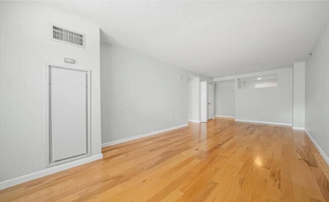 Building Photo - 8-12 Museum Way - 8-12 Museum Way