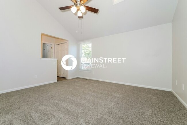 Building Photo - 3 Bedroom Pet-Friendly Home in INDEPENDENCE, MO with Main Street Renewal