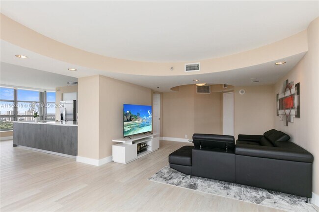 Building Photo - 3500 Mystic Pointe Dr