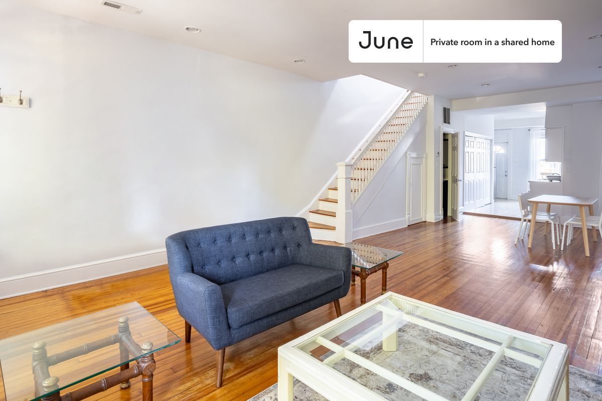 Building Photo - Private bedroom in 3 bed/2.5 bath Home
