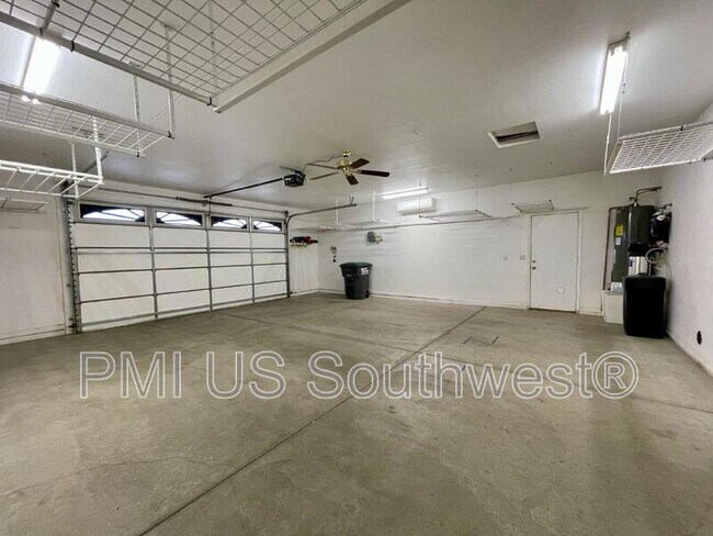 Building Photo - 11 Hickory Knoll Cir