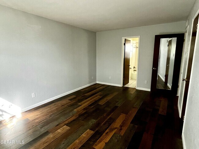 Building Photo - 6700 Escondido Dr