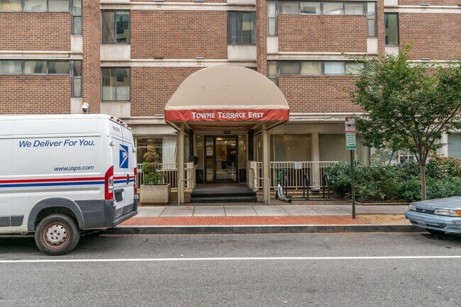 Building Photo - Bright 1BR Condo at Towne Terrace East – All Utilities Included!