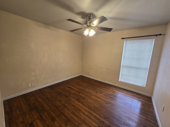 Building Photo - 2710 W Craig Pl