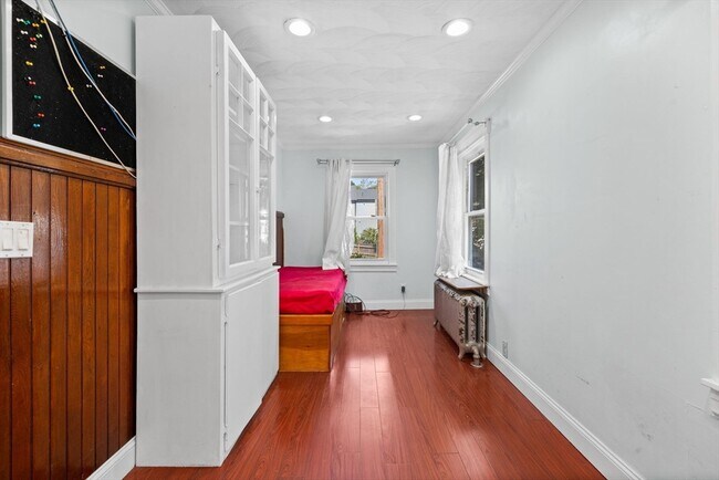 Building Photo - 40 Alden Pl