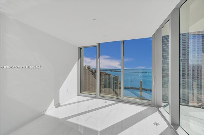 Building Photo - 300 Biscayne Blvd Way