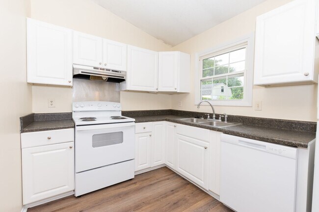Building Photo - 139 Village Cir