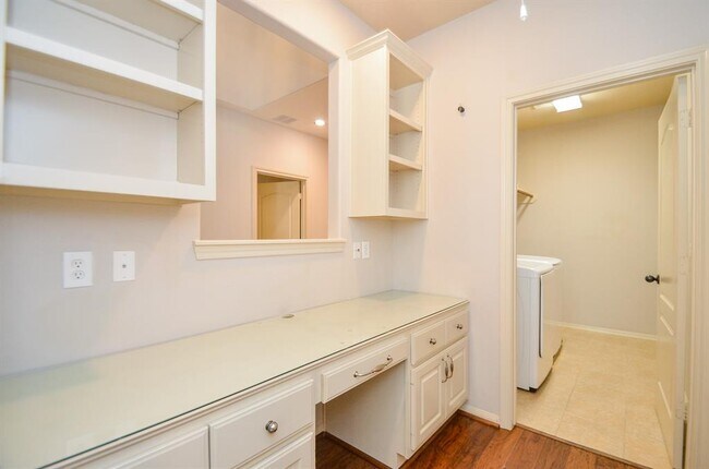 Building Photo - 42 N Knights Crossing Dr