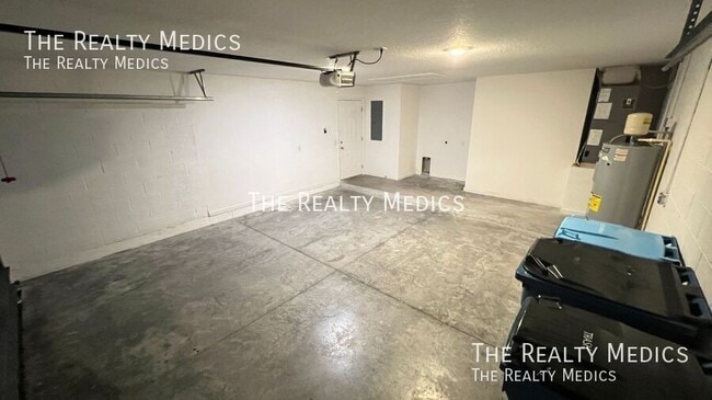 Building Photo - 1550 Pace Dr NW