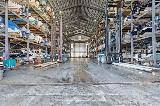 Building Photo - 2650 Lake Shore Dr