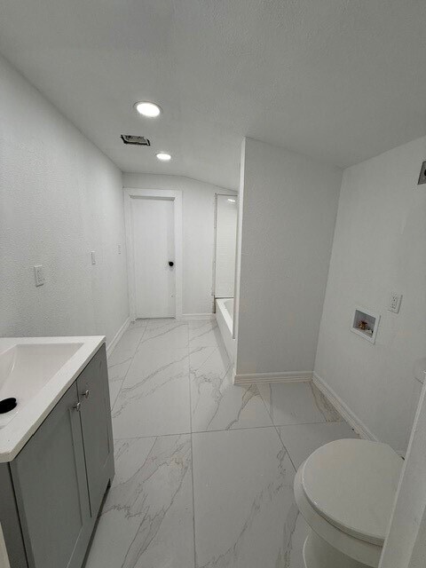 Building Photo - 2210 Clementine