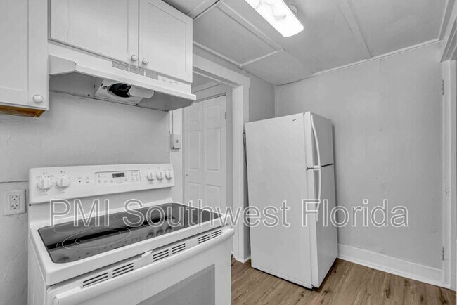 Building Photo - 1016 10th Ave W