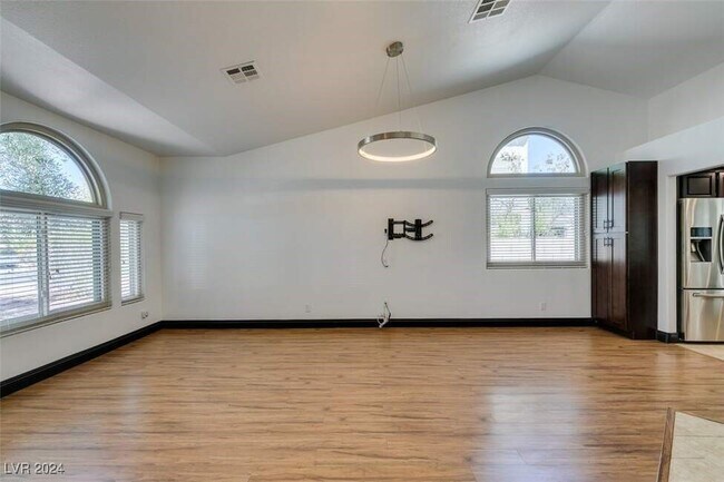 Building Photo - 240 Honeywood St