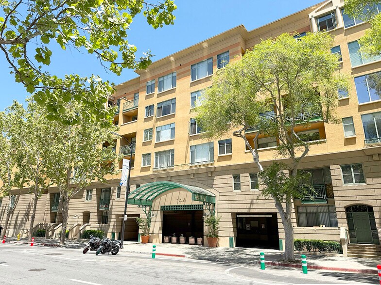 Building Photo - 144 S 3rd St