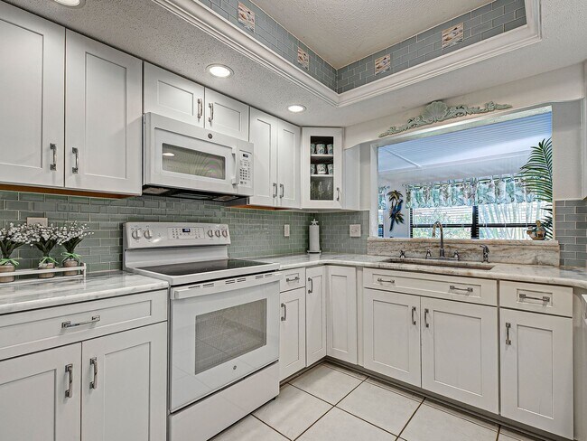 Building Photo - FURNISHED! 2BD/2BA/1CG in Vivienda West - a 55+Community