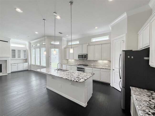 Building Photo - 13216 Green Hills Dr