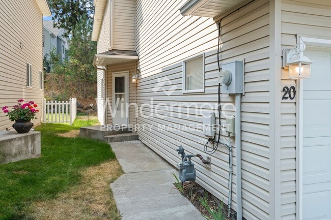 Building Photo - South Hill Charm