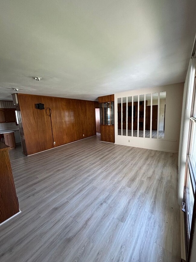 Building Photo - 2541-2543 Edgemont
