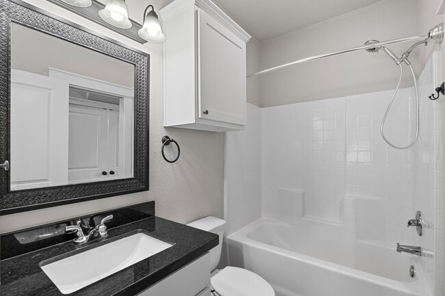 Building Photo - 415 Goldilocks Ln
