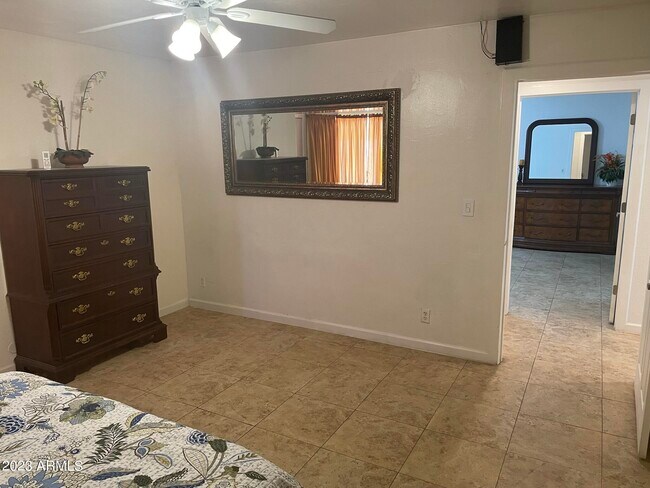 Building Photo - 1308 E Monroe St