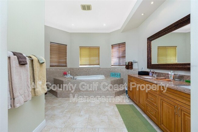 Building Photo - 9017 Hilolo Ln