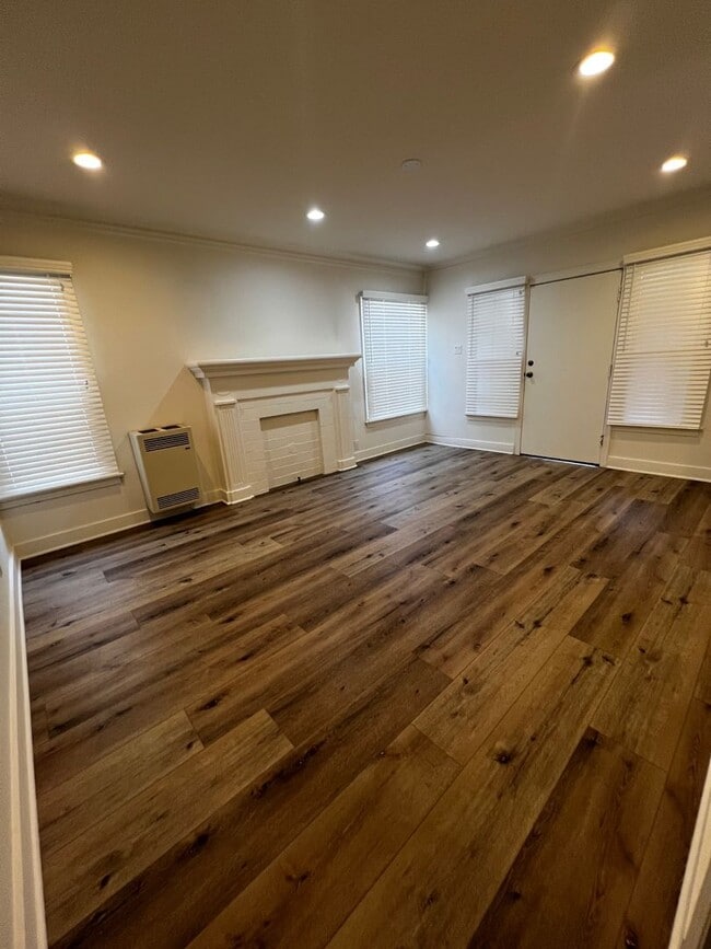 Primary Photo - 2229-2231 Ellendale Pl