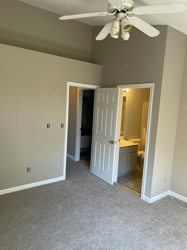 Building Photo - 16933 Toms River Loop