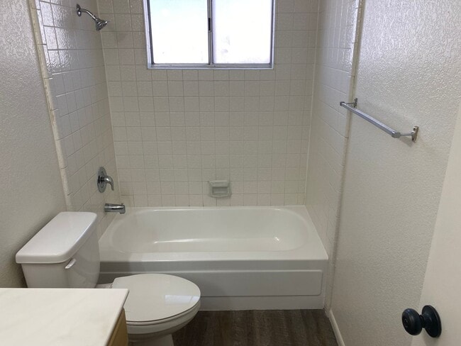 Building Photo - Henderson!!! 4 Bedrooms!! Single Story!! 2 car garage!! Big Back Yard!!! No HOA!! All Appliances!!