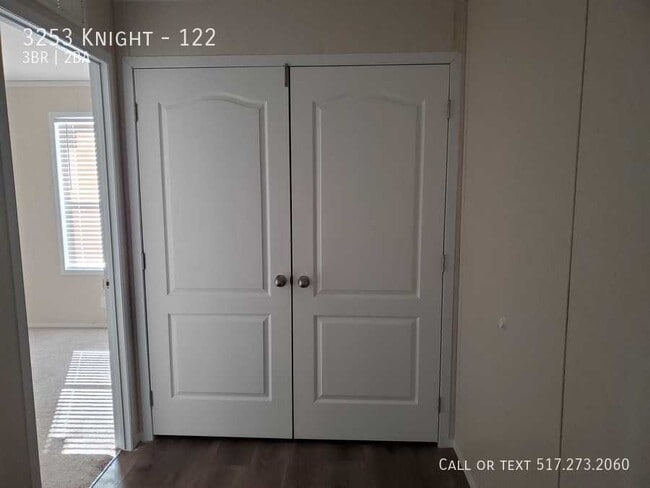 Building Photo - 3253 Knight-122