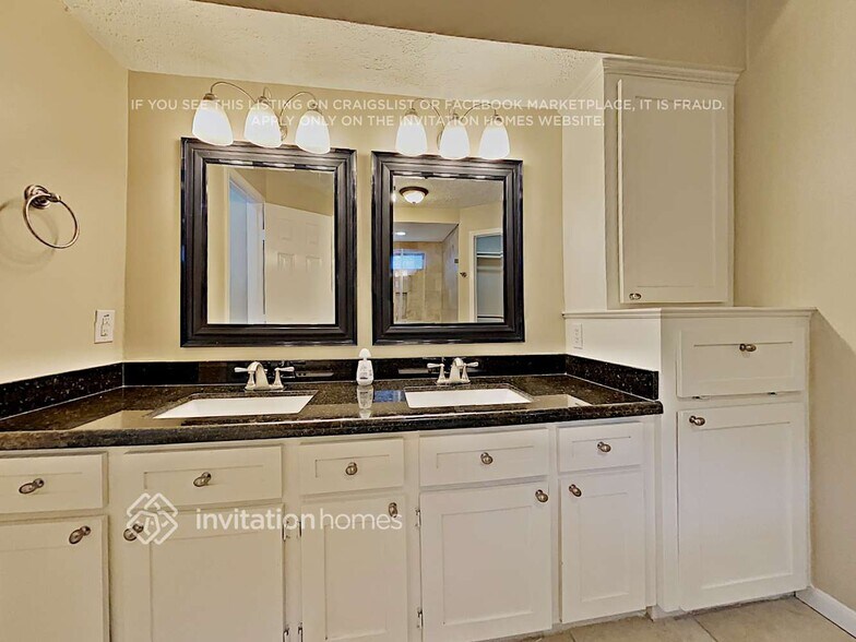 Building Photo - 15027 Pebble Bend Dr