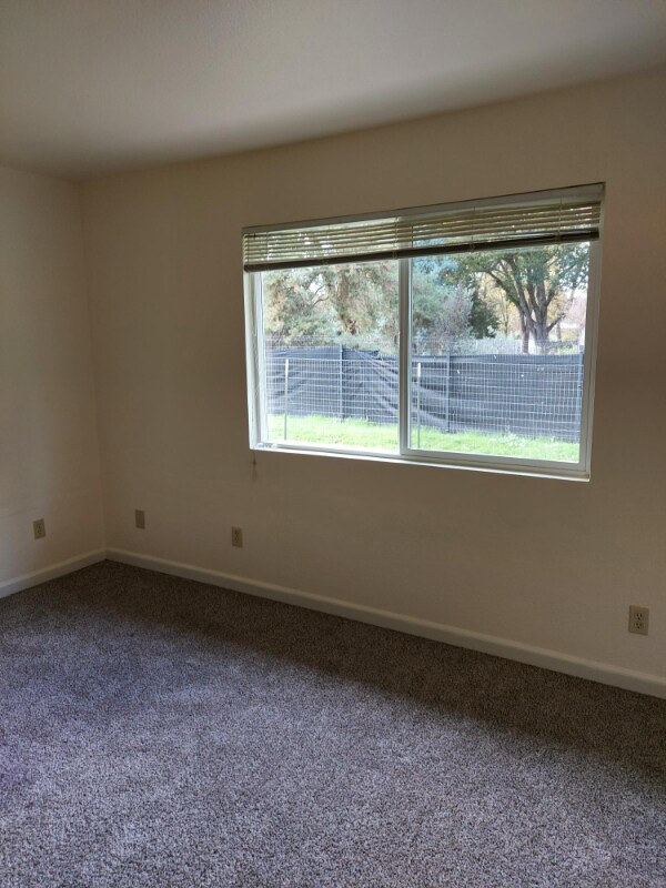 Building Photo - 10322 Daffodil Ct