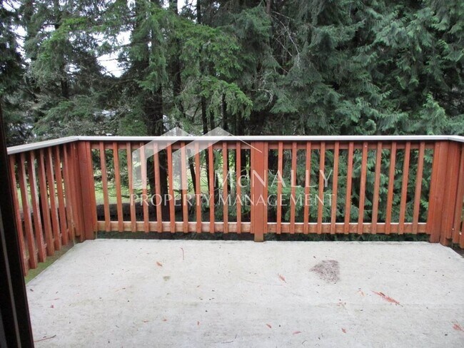 Building Photo - Spacious 3 Bedroom, 2.75 Bathroom Condo in Gig Harbor