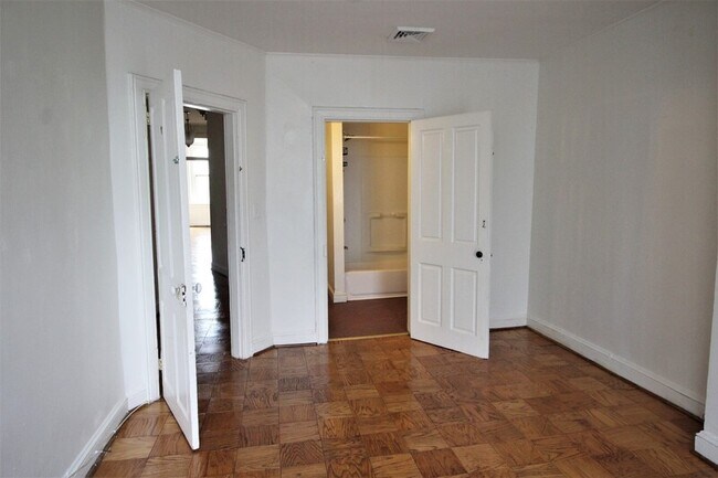 Building Photo - 1513 Bolton St