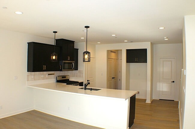 Building Photo - Hyde Park Gated Community with Resort Like Amenities