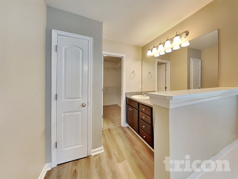 Building Photo - 1006 Grenier Terrace NE