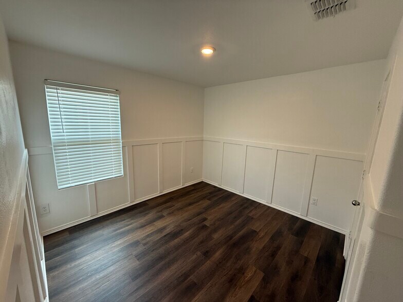 Building Photo - 7321 Woodpecker Dr