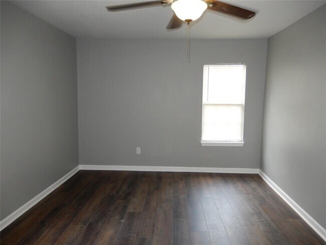 Building Photo - 6814 Donlen St