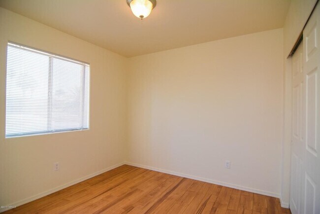 Building Photo - 3246 S Winona Cir