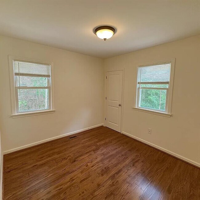 Building Photo - 1181 Westview Dr SW