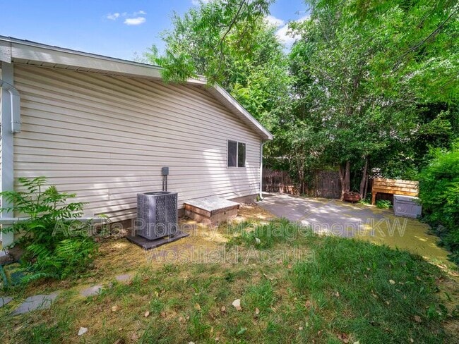 Building Photo - 642 Harmony Ct