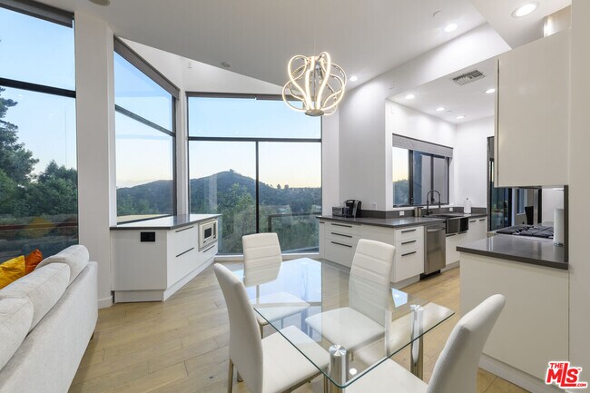 Building Photo - 2271 Gloaming Way