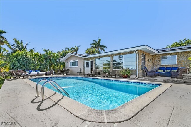 Building Photo - 2823 SE 18th Ave