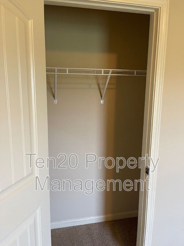 Building Photo - 1326 Ingersoll Dr