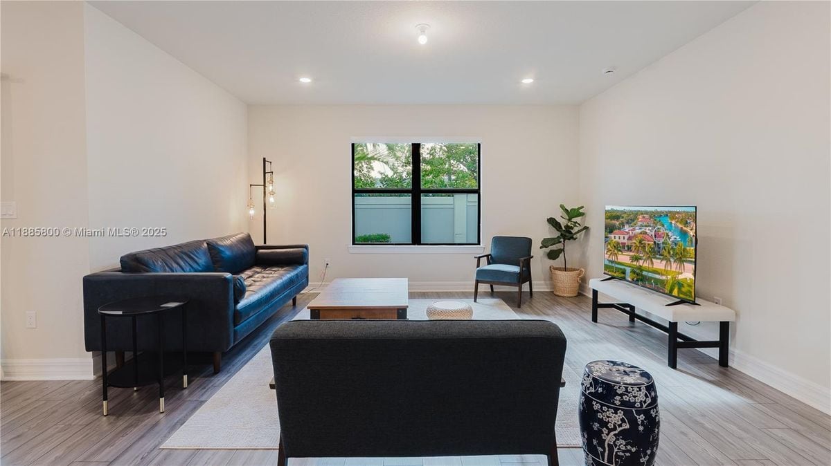 Building Photo - 3001 Hibiscus Ave