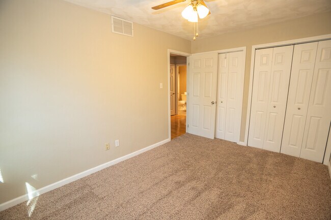 Building Photo - 710 Earl Lee Dr