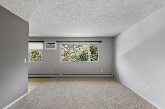 Building Photo - Rosco Apts-2720