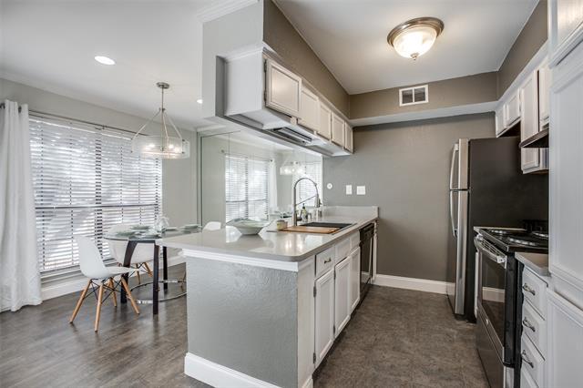 Building Photo - 16301 Ledgemont Ln