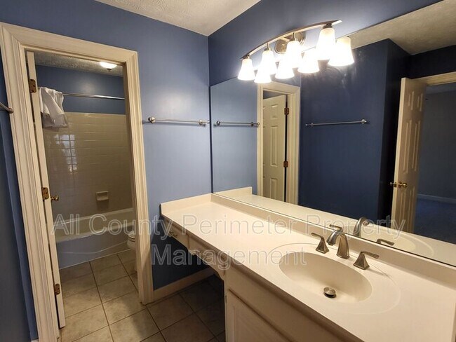 Building Photo - 2438 Kings Arms Dr